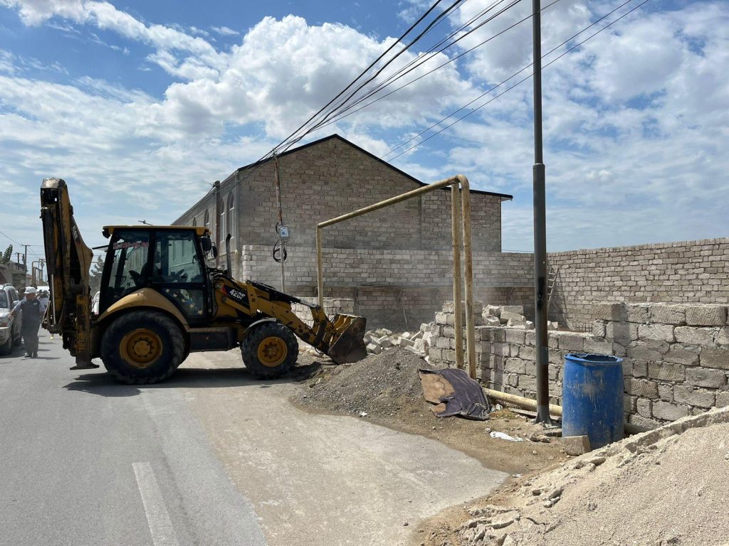 Bakıda qanunsuz tikililər söküldü - FOTO