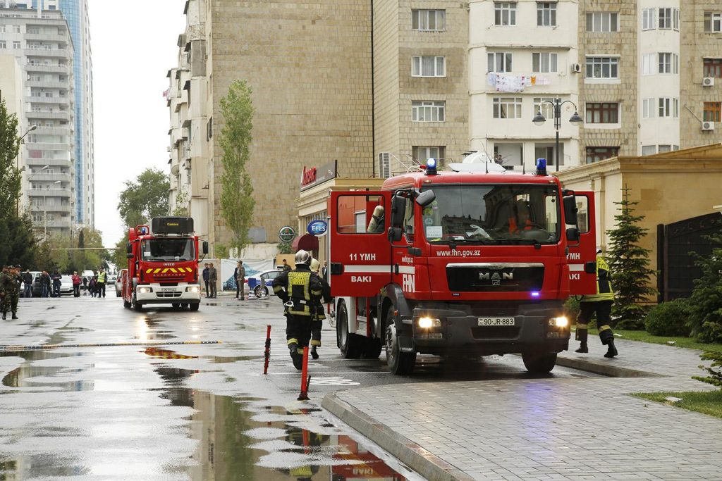 Bakıda doqquzmərtəbəli binada yanğın